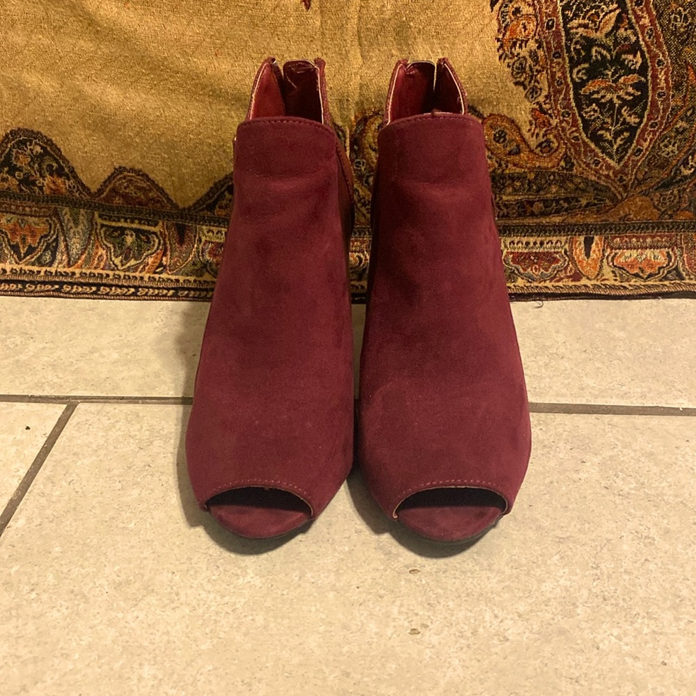 Jones New York signature Medium size Heels.